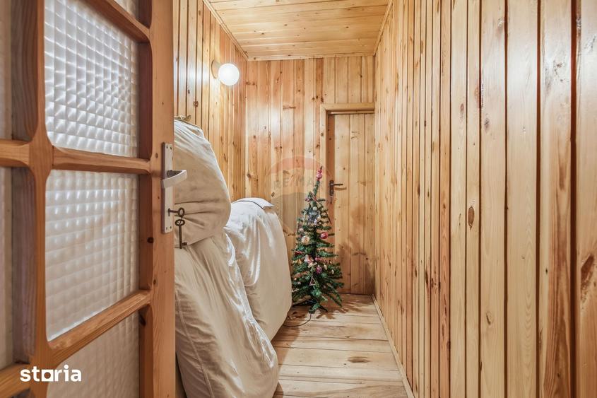 Casă cu 4 camere cu Teren 1068 Mp în Bârnova