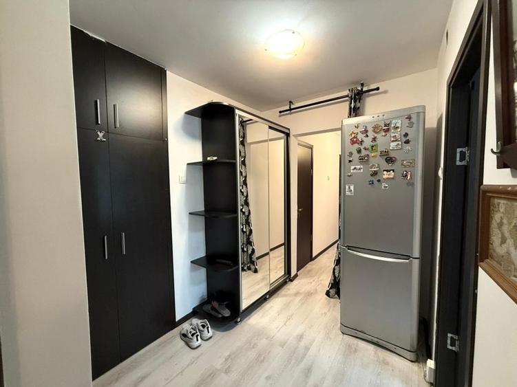 Apartament cu 3 camere decomandat în Lujerului