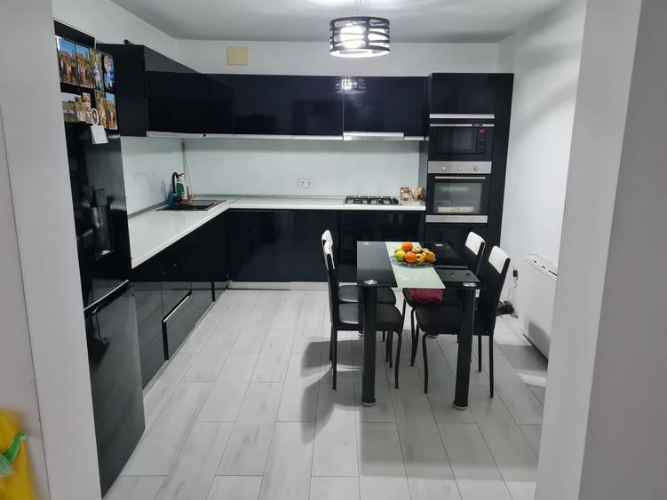 Casă individuală cu 5 camere cu Canalizare în Giarmata-Vii