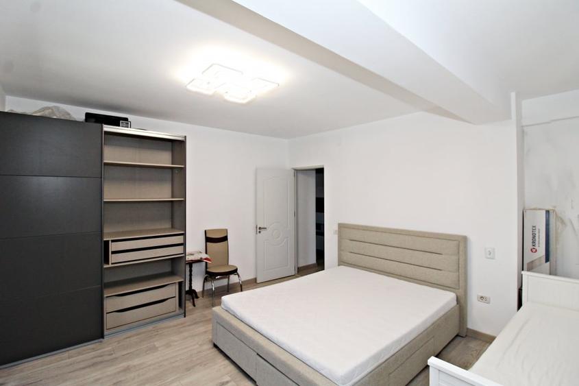 Apartament cu 3 camere semidecomandat în Km 4