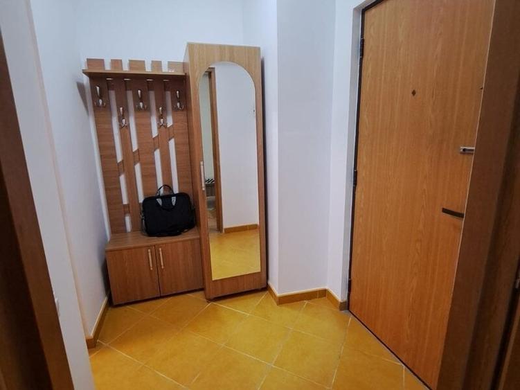 Apartament cu 3 camere semidecomandat în Iancului
