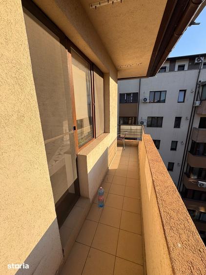 Apartament cu 3 camere semidecomandat în Rahova