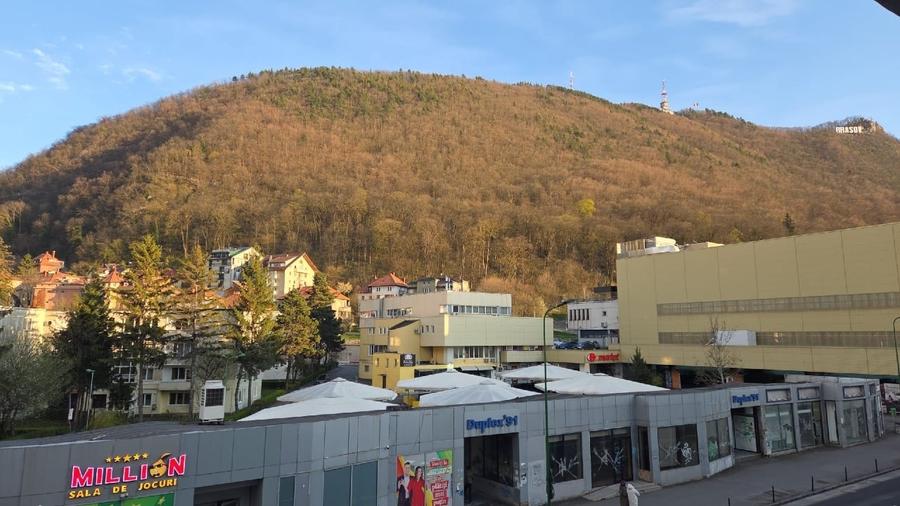 Apartament cu 3 camere semidecomandat, mobilat în Centrul Istoric