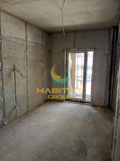 Apartament cu 3 camere semidecomandat în Vest