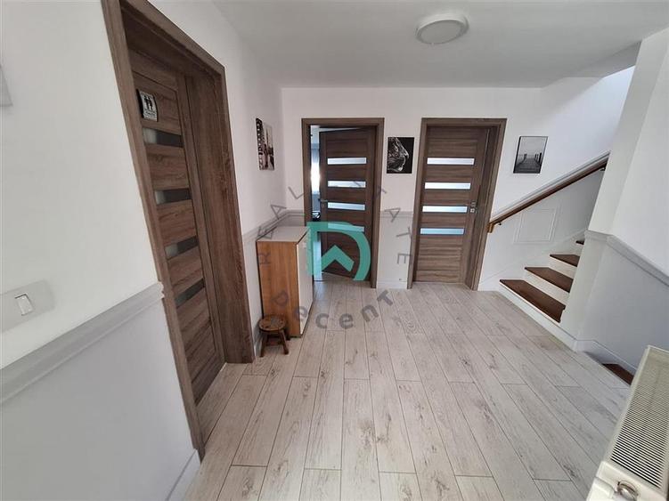 Casă individuală cu 5 camere cu Canalizare în Stupini