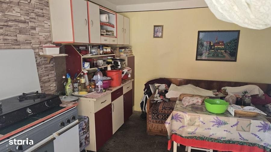 Vand casa caramida si teren 740 mp in Roman - 6