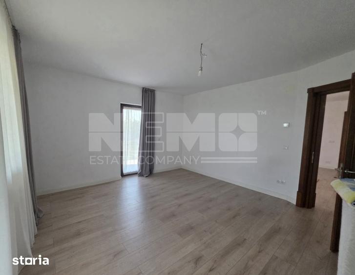 Casă cu 5 camere cu Teren 2903 Mp în Copălău