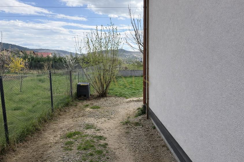 Duplex cu 5 camere cu Canalizare în Florești