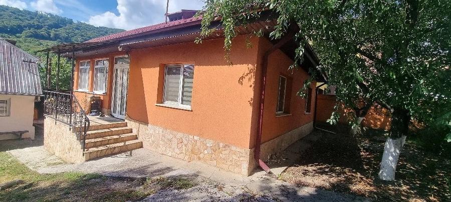 Casă cu Teren 567 Mp în Dărmănești