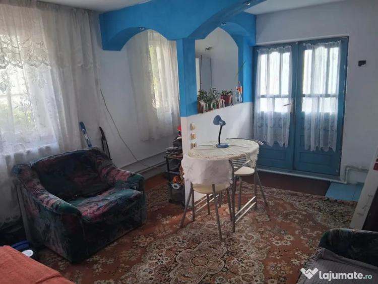 Casă cu 7 camere cu Teren 863 Mp în Brestei