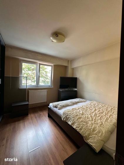 Apartament cu 3 camere semidecomandat în Micro 15