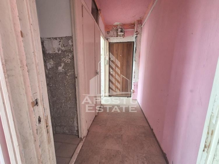Apartament cu 2 camere semidecomandat, mobilat în Central