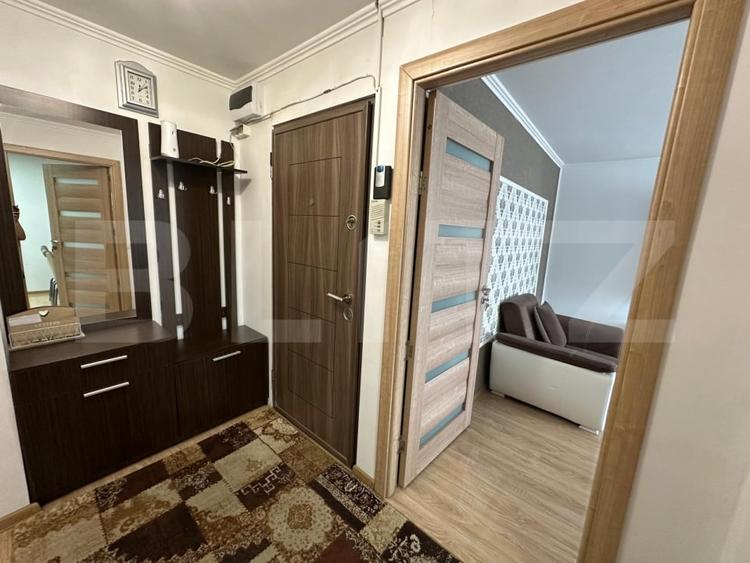 Apartament cu 3 camere decomandat, mobilat în Rovine