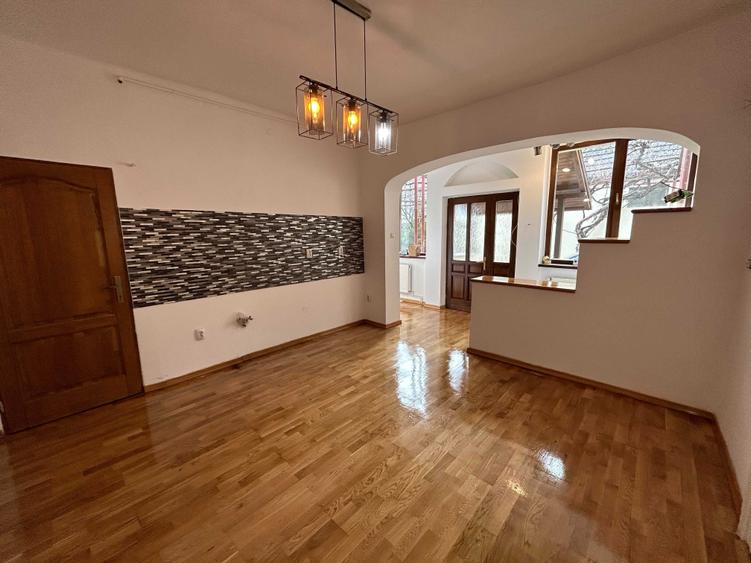 Casă cu 3 camere decomandat cu Teren 430 Mp în Griviței