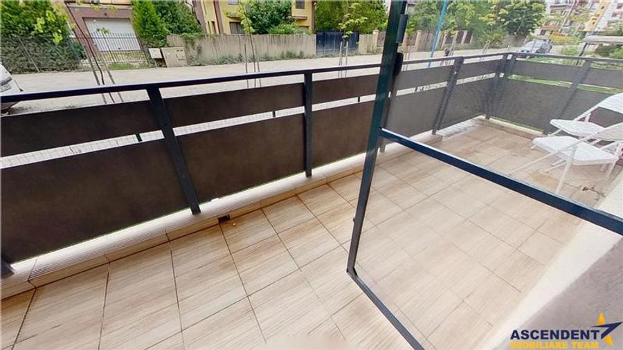 Apartament cu 2 camere decomandat în Tractorul