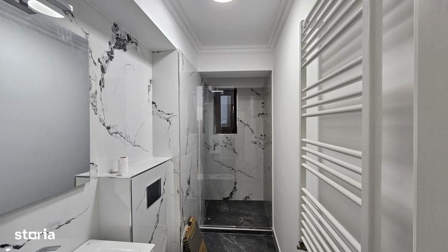 Apartament cu 3 camere semidecomandat în Dămăroaia