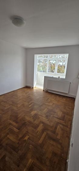 Apartament cu 2 camere semidecomandat în Crâng