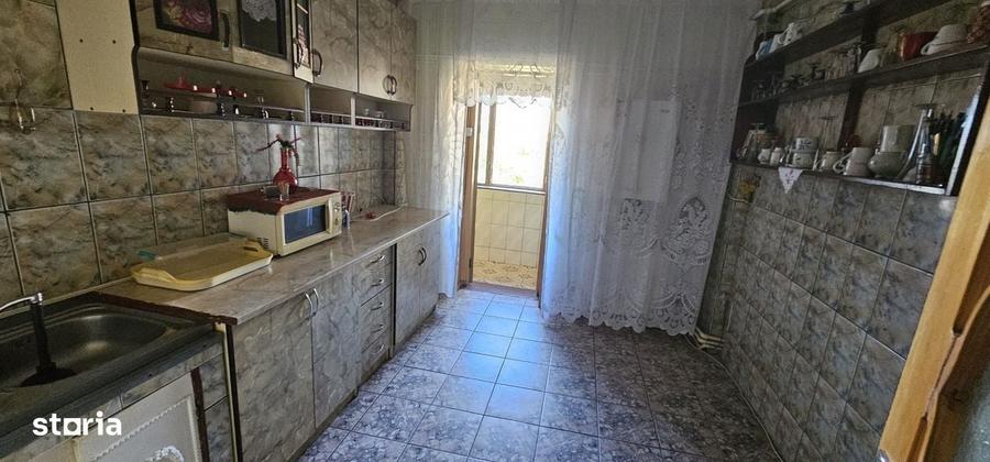 Apartament cu 2 camere decomandat în Poarta 6