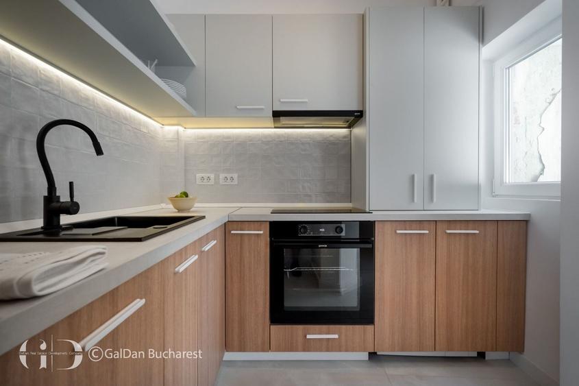 Apartament cu 4 camere în P-ța Universității