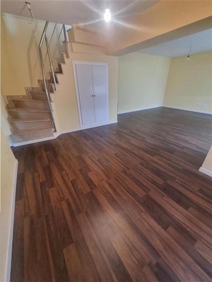Penthouse cu 5 camere decomandat în 1 Mai