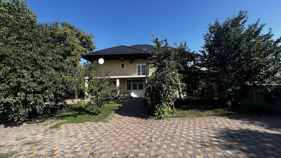Casă cu 4 camere în Pașcani