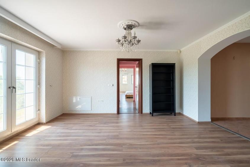 Casă individuală cu 11 camere cu Canalizare în Cernica