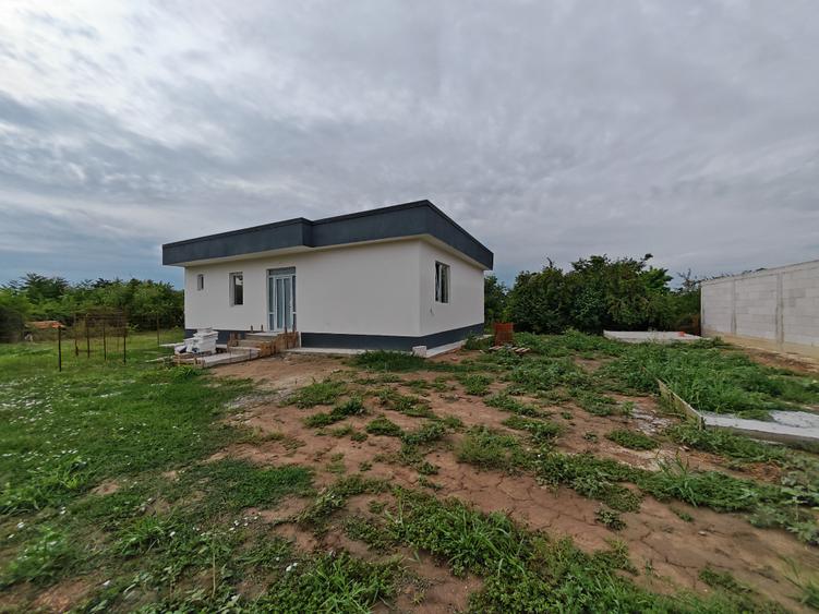 Casă individuală cu 4 camere cu Teren 300 Mp în Lumina