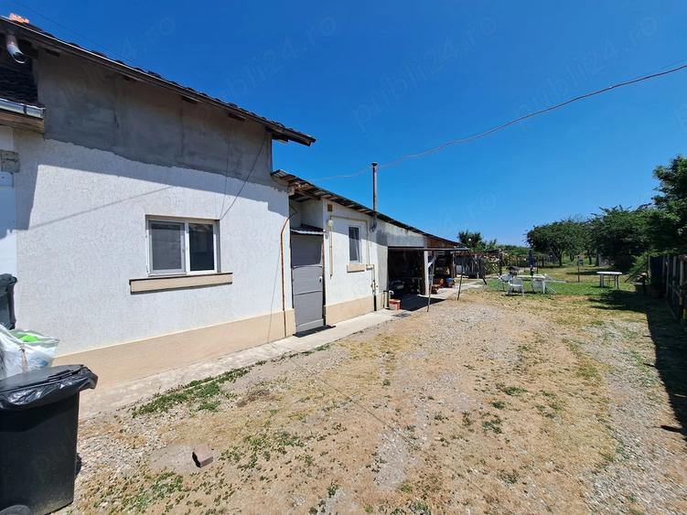 Casă cu 3 camere cu Teren 2200 Mp în Central