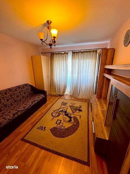 Apartament cu 3 camere decomandat, mobilat în Nicolina