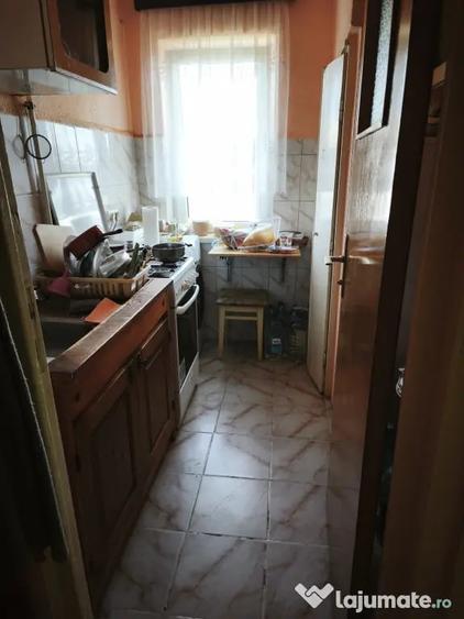 Apartament cu 3 camere decomandat în Exterior Vest