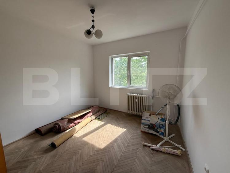 Apartament cu 3 camere semidecomandat în Nord