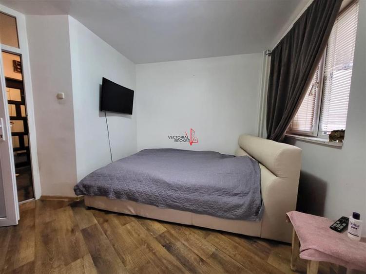 Apartament cu 3 camere semidecomandat în Titan
