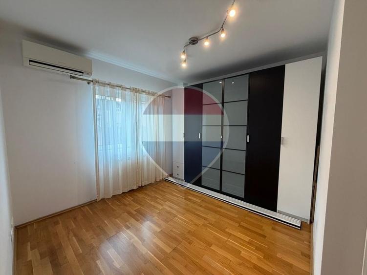 Apartament cu 4 camere decomandat în Central