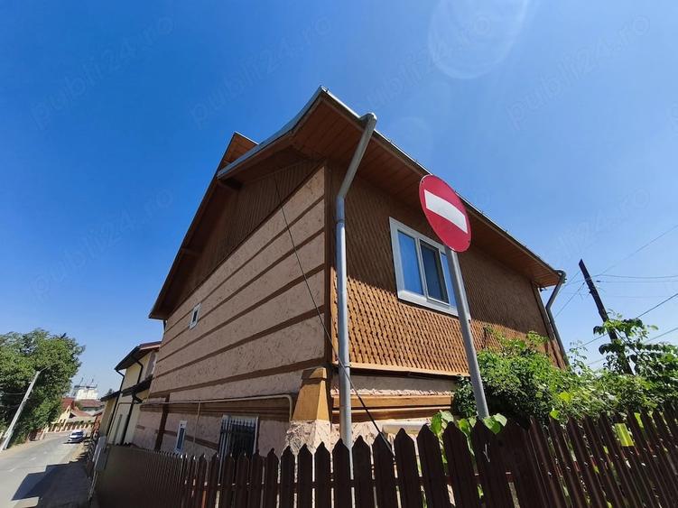Casă cu 7 camere cu Teren 216 Mp în Central