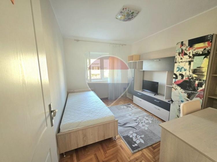 Apartament cu 3 camere decomandat, mobilat în Central