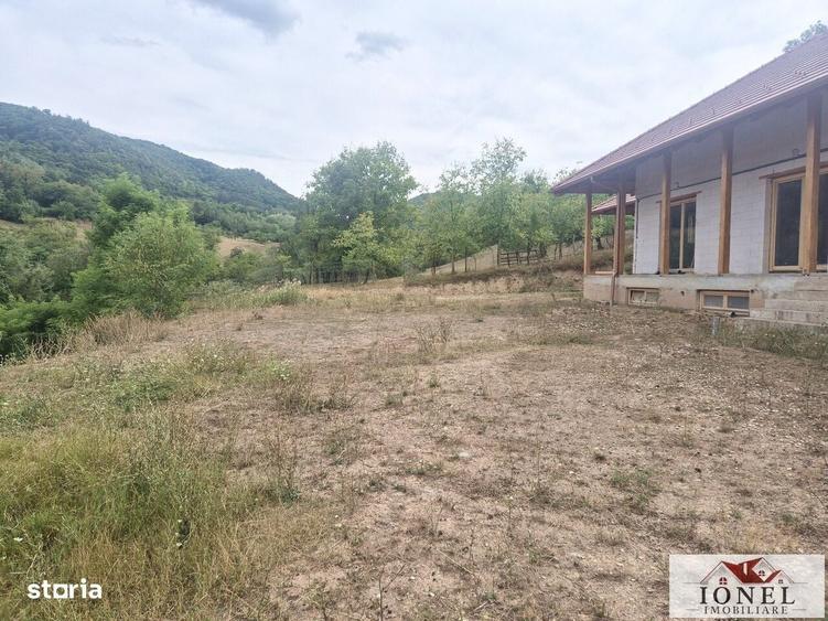 Casă cu 3 camere în Poiana Ampoiului