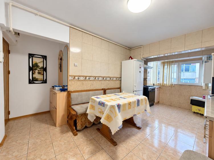 Apartament cu 2 camere semidecomandat în Inel I