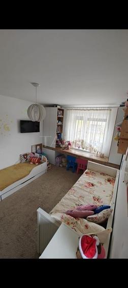 Apartament cu 3 camere decomandat în Europa