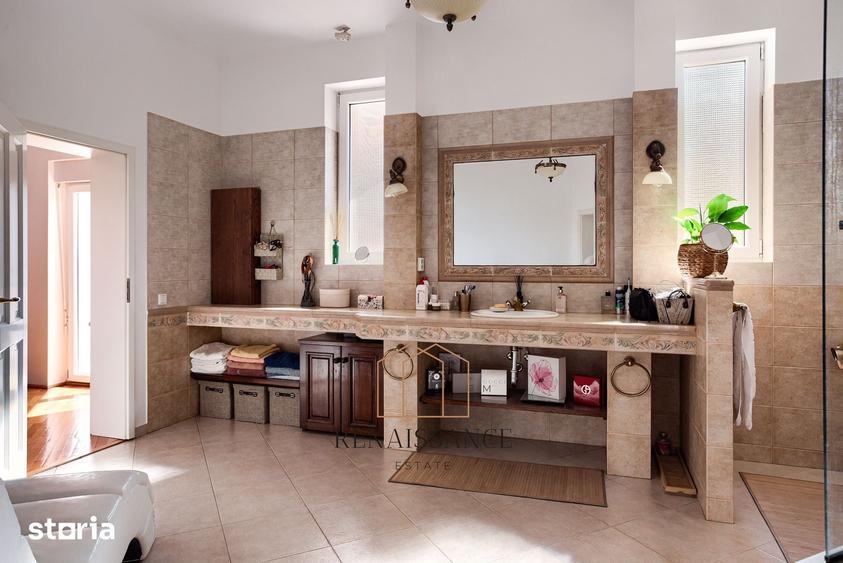 Casă cu Teren 1373 Mp în Soarelui