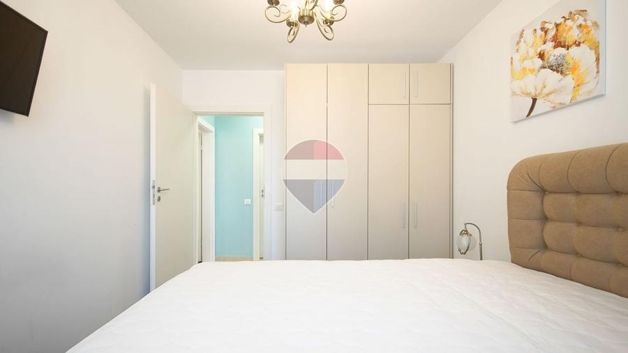 Apartament cu 3 camere decomandat, mobilat în Tractorul