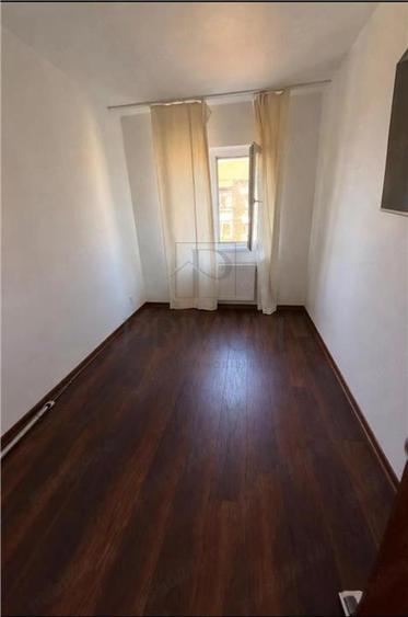 Apartament cu 3 camere decomandat, mobilat în Lipovei
