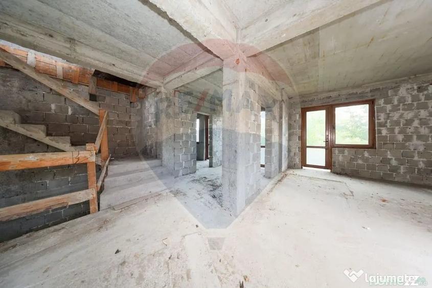 Casă cu 7 camere cu Teren 470 Mp în Gemenii