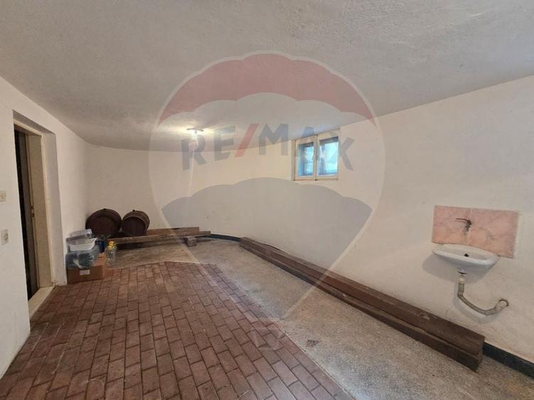 Casă cu 7 camere cu Piscina în Vințu de Jos