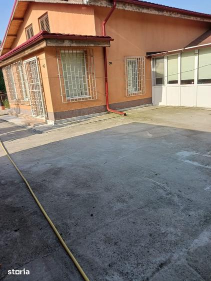 Casă cu 5 camere cu Teren 2100 Mp în Stoenești