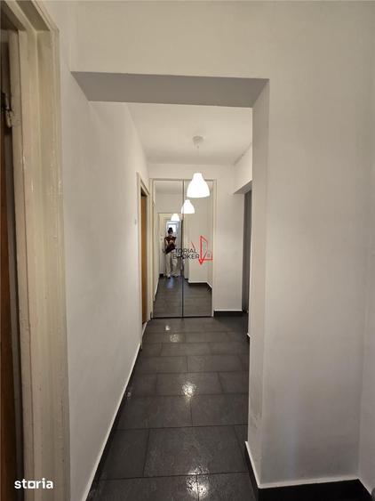 Apartament cu 4 camere decomandat în Tei