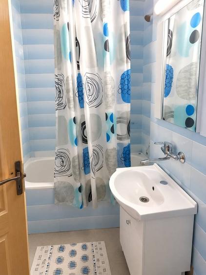 Apartament cu 2 camere decomandate, 52mp, etaj intermediar, finisat, mobilat si utilat, in zona Intr - 1