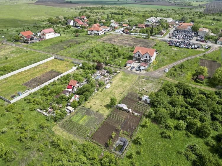 Teren Construcții intravilan de 906 mp, în Grădiște