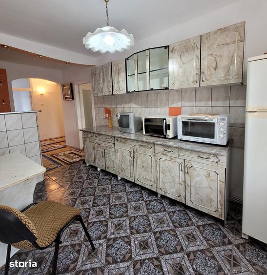 Apartament cu 3 camere decomandat în Exterior Vest