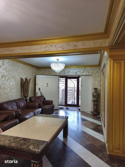 Casă cu 6 camere cu Teren 250 Mp în Tomis II