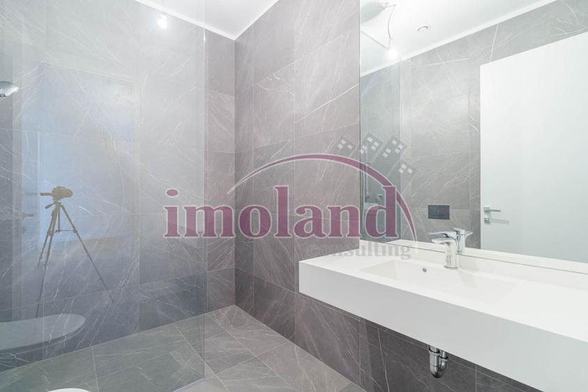 Apartament cu 4 camere semidecomandat în Barbu Văcărescu